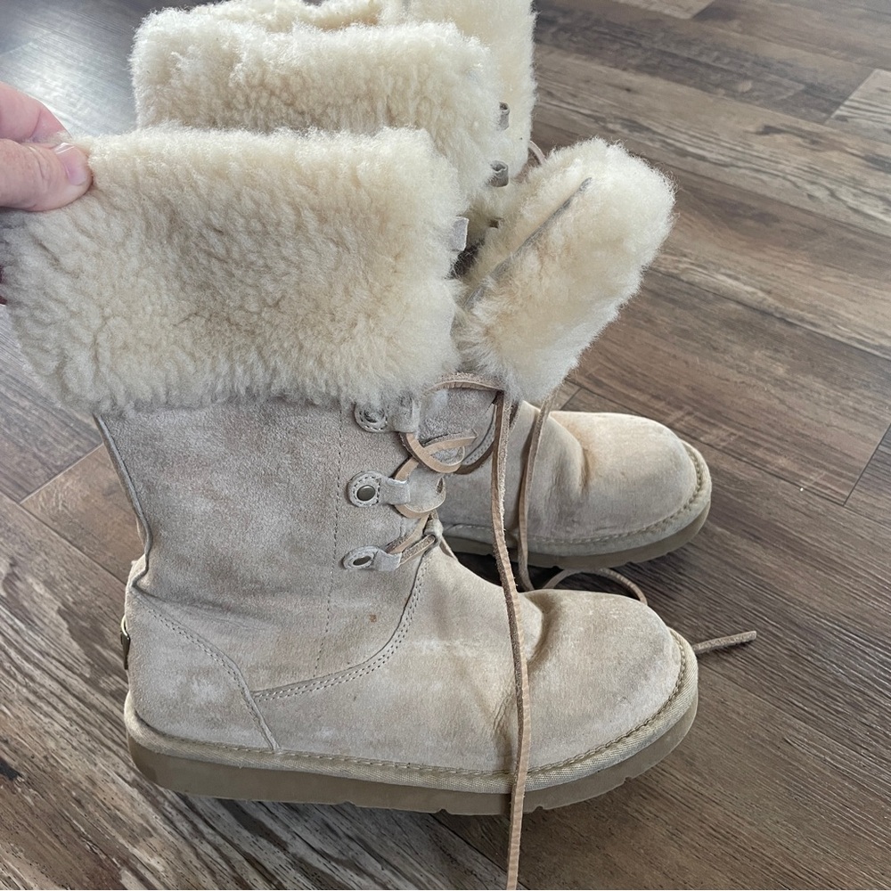 Uggs Montclair lace up boots 6 - Picture 1 of 13